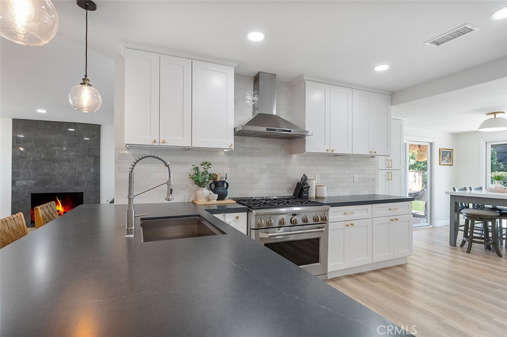 927 E Fairway Drive