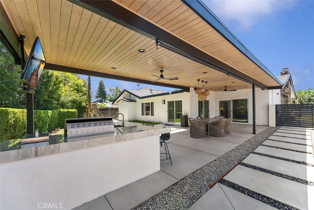 927 E Fairway Drive