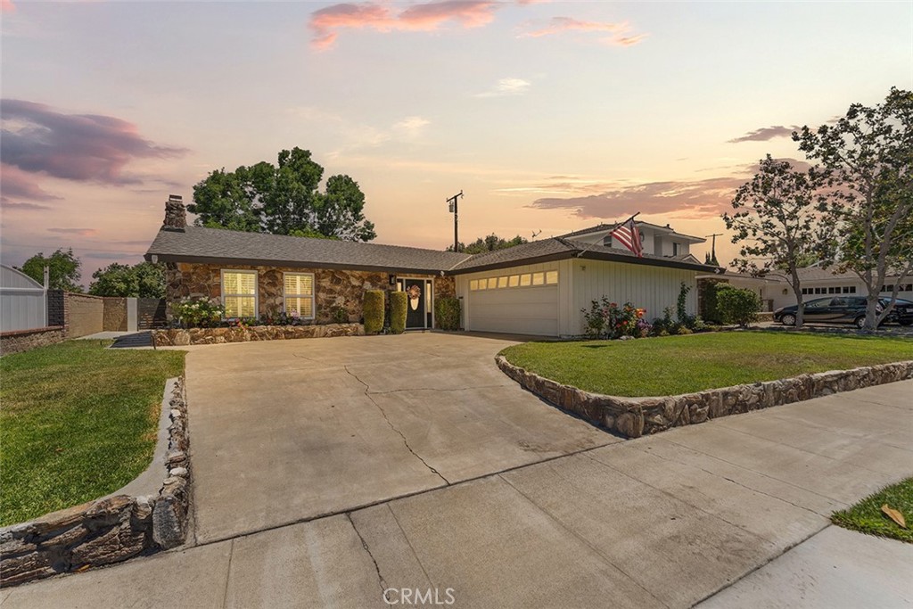927 E Fairway Drive