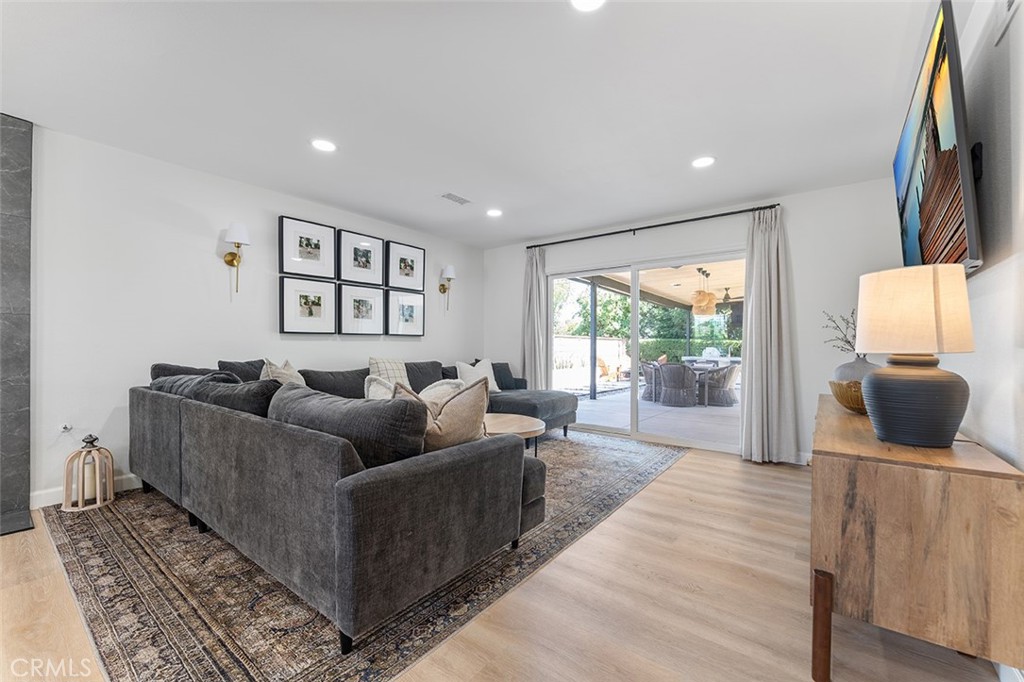927 E Fairway Drive
