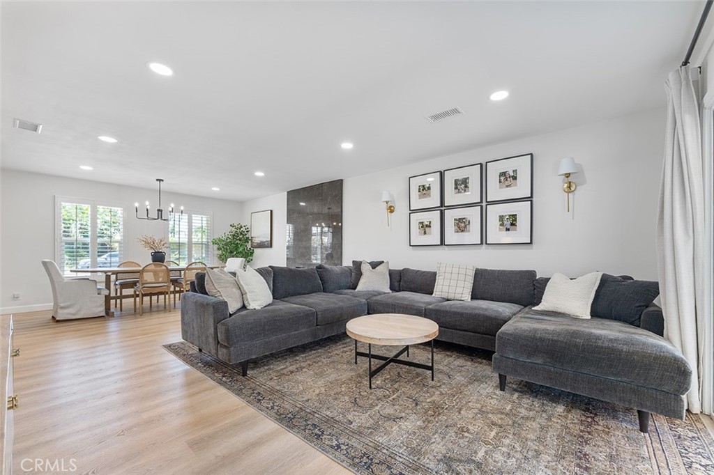 927 E Fairway Drive