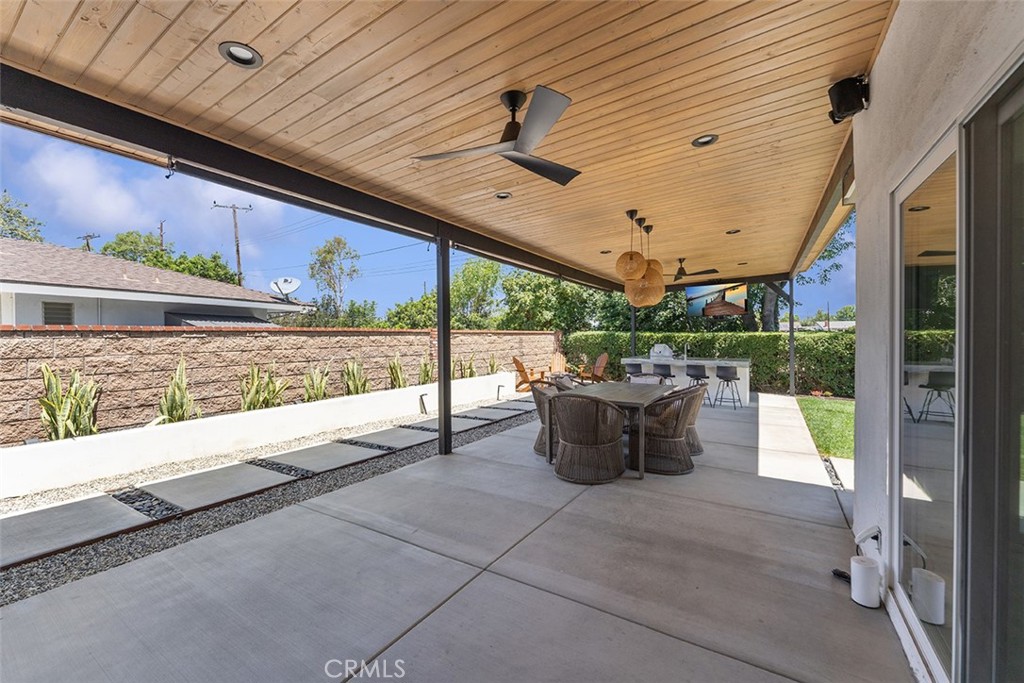 927 E Fairway Drive
