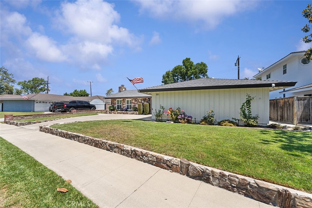 927 E Fairway Drive