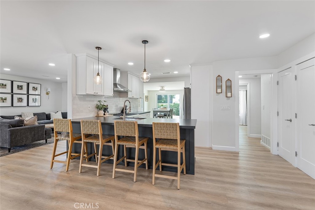 927 E Fairway Drive