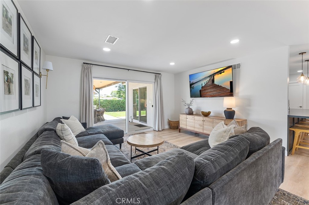 927 E Fairway Drive