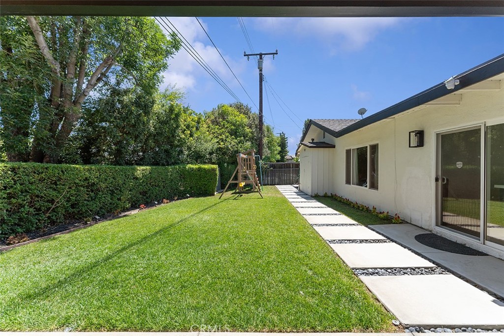 927 E Fairway Drive