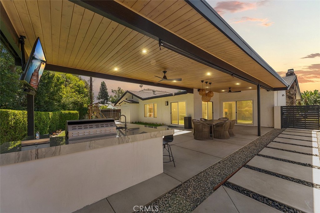 927 E Fairway Drive