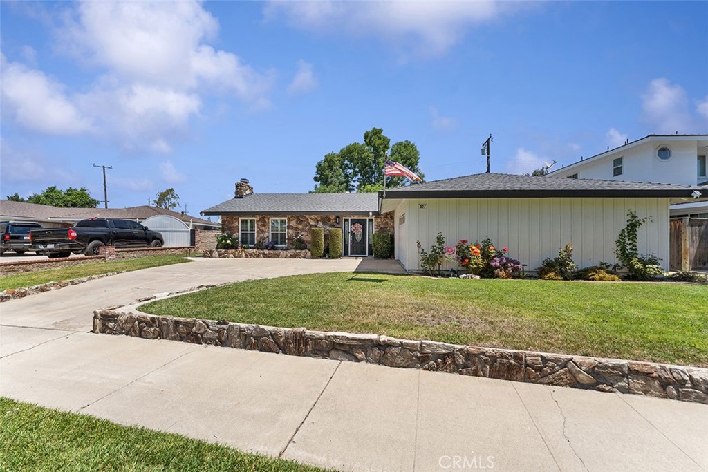927 E Fairway Drive