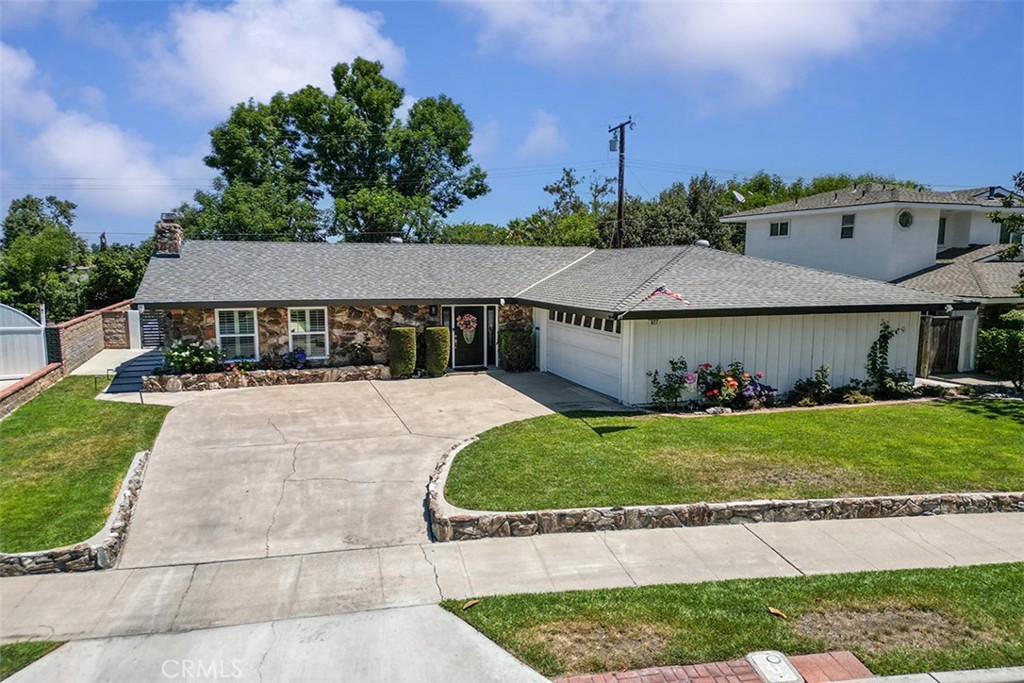 927 E Fairway Drive