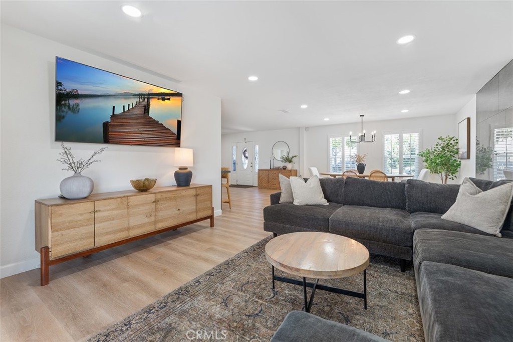927 E Fairway Drive