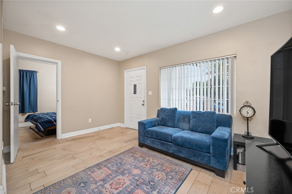 2723 W Olive Avenue
