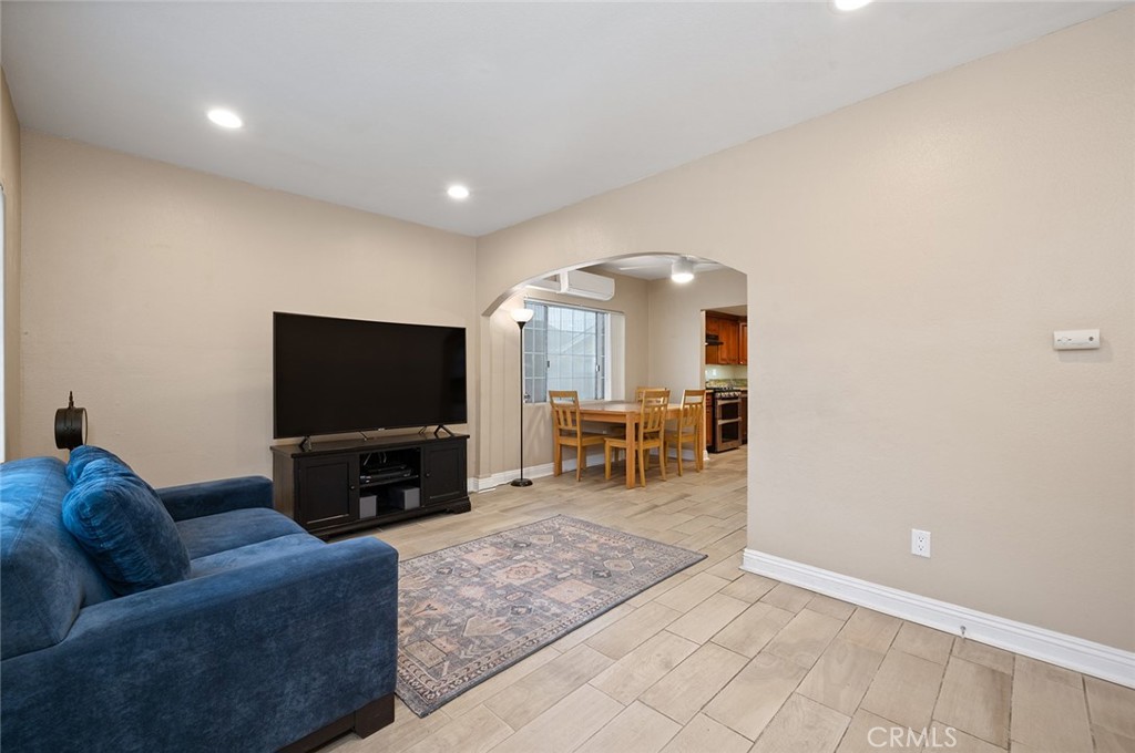 2723 W Olive Avenue