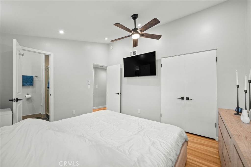 2533 W Chanticleer