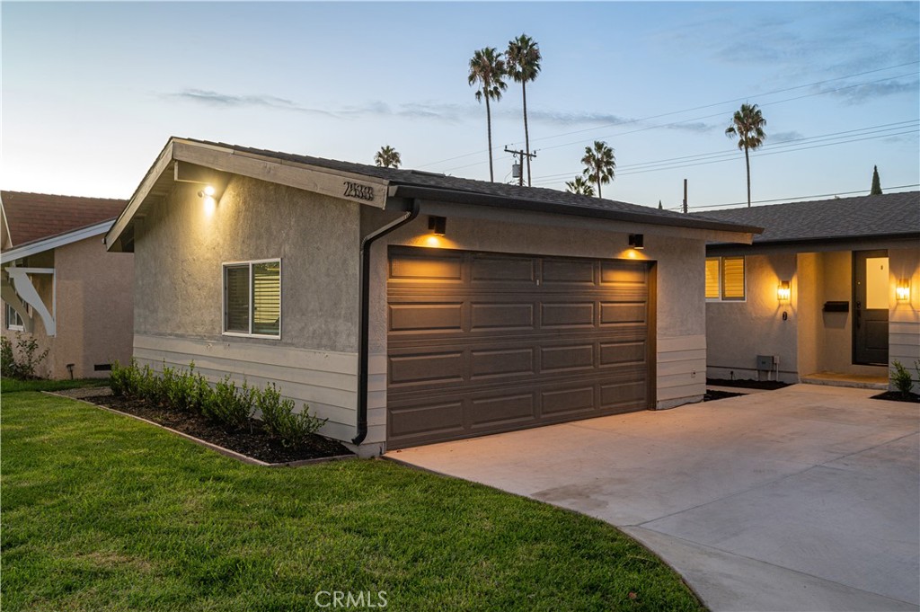 2533 W Chanticleer