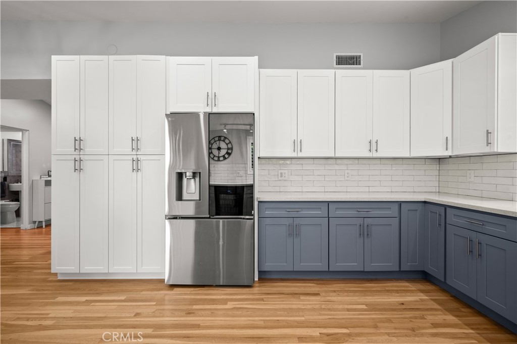 2533 W Chanticleer
