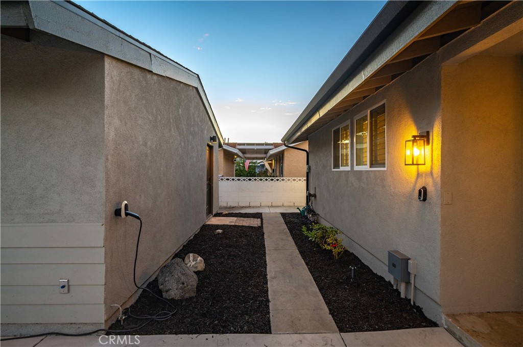 2533 W Chanticleer