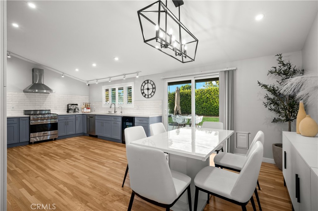 2533 W Chanticleer