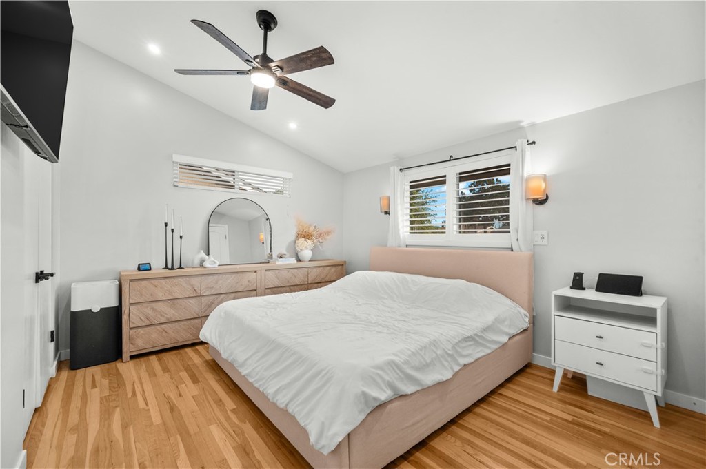 2533 W Chanticleer