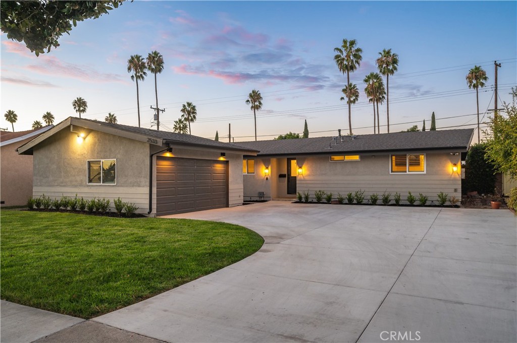 2533 W Chanticleer