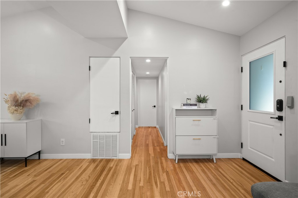2533 W Chanticleer