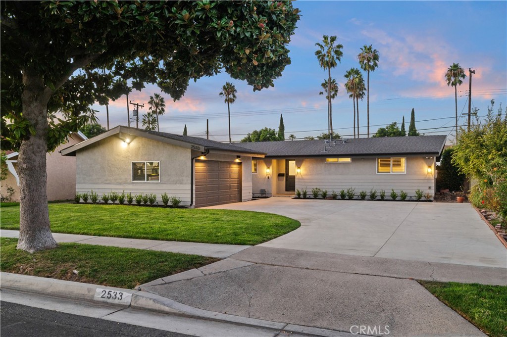 2533 W Chanticleer