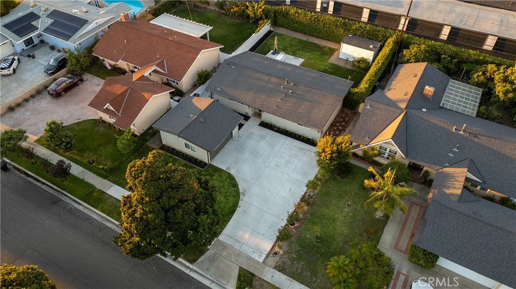 2533 W Chanticleer