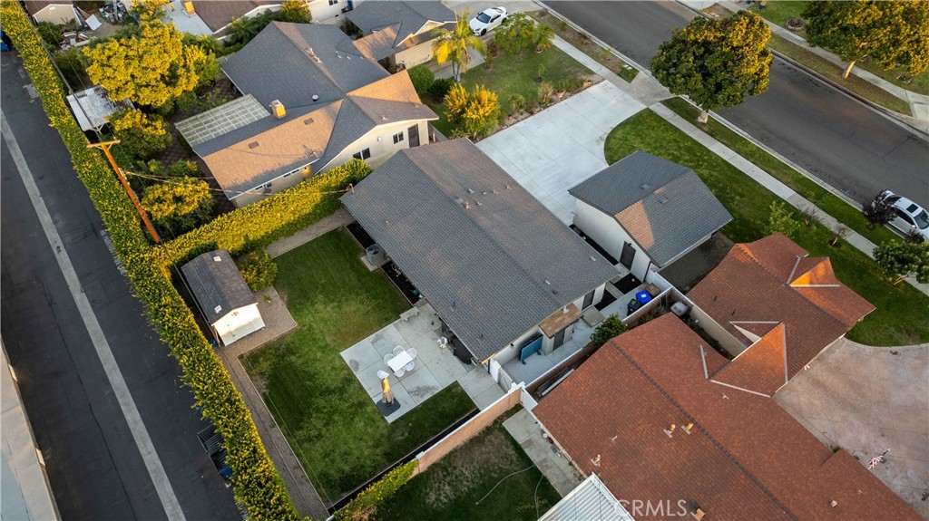 2533 W Chanticleer