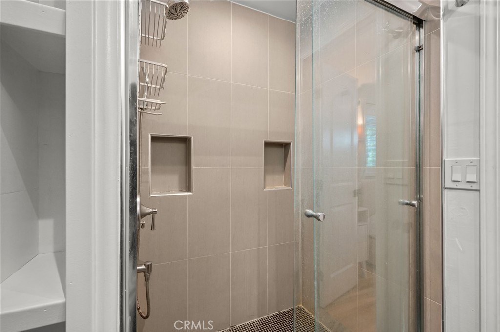 2533 W Chanticleer
