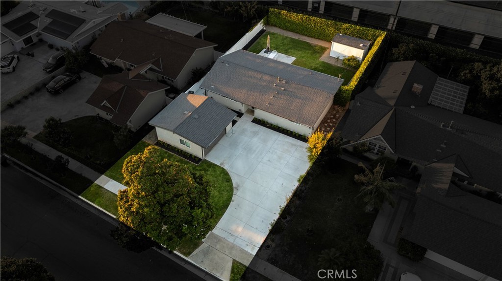 2533 W Chanticleer