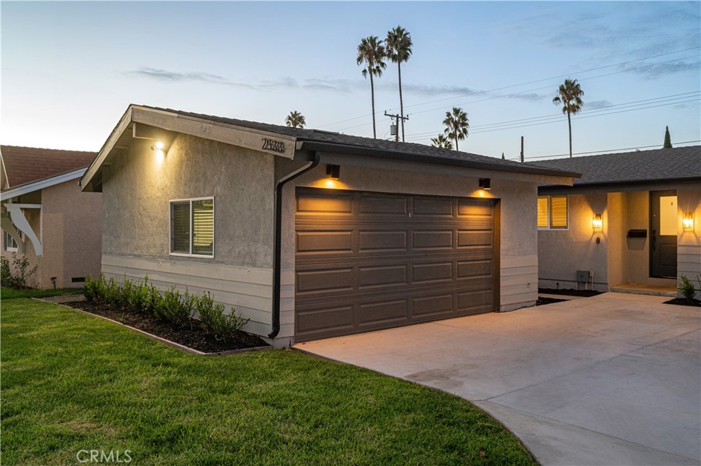 2533 W Chanticleer