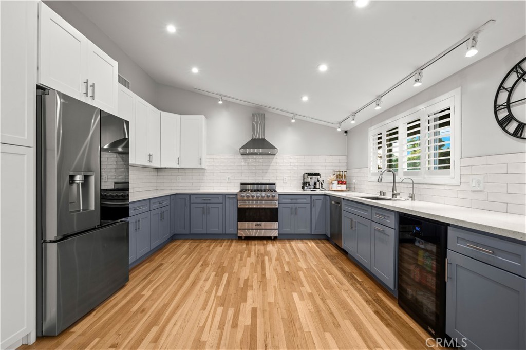 2533 W Chanticleer