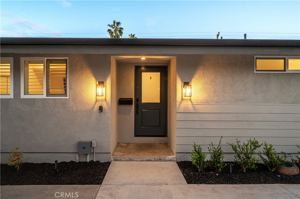 2533 W Chanticleer