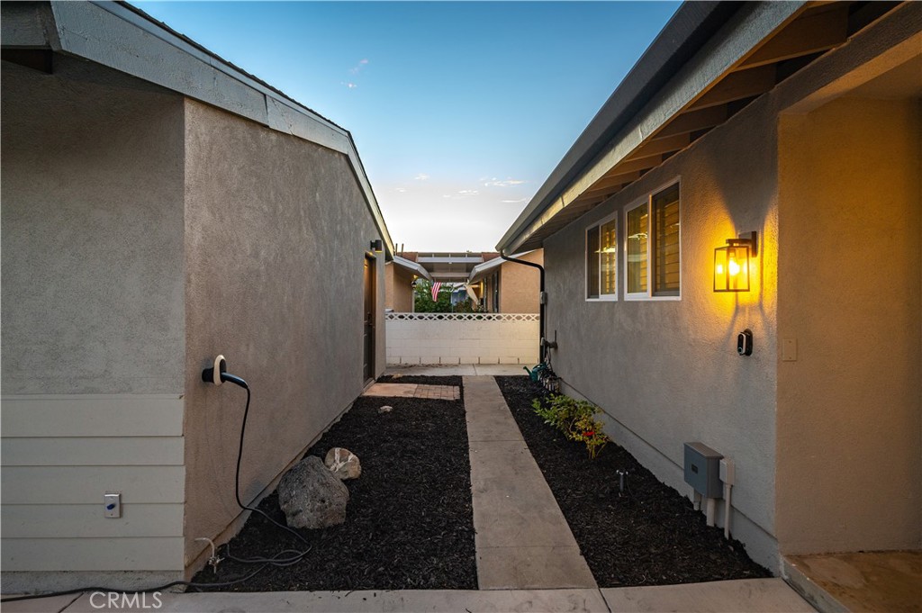 2533 W Chanticleer