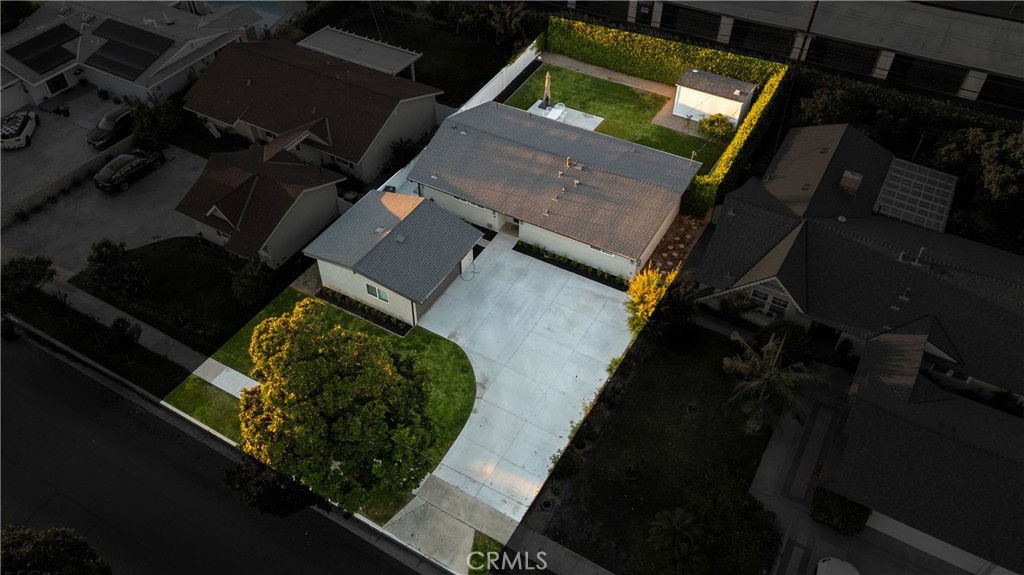 2533 W Chanticleer