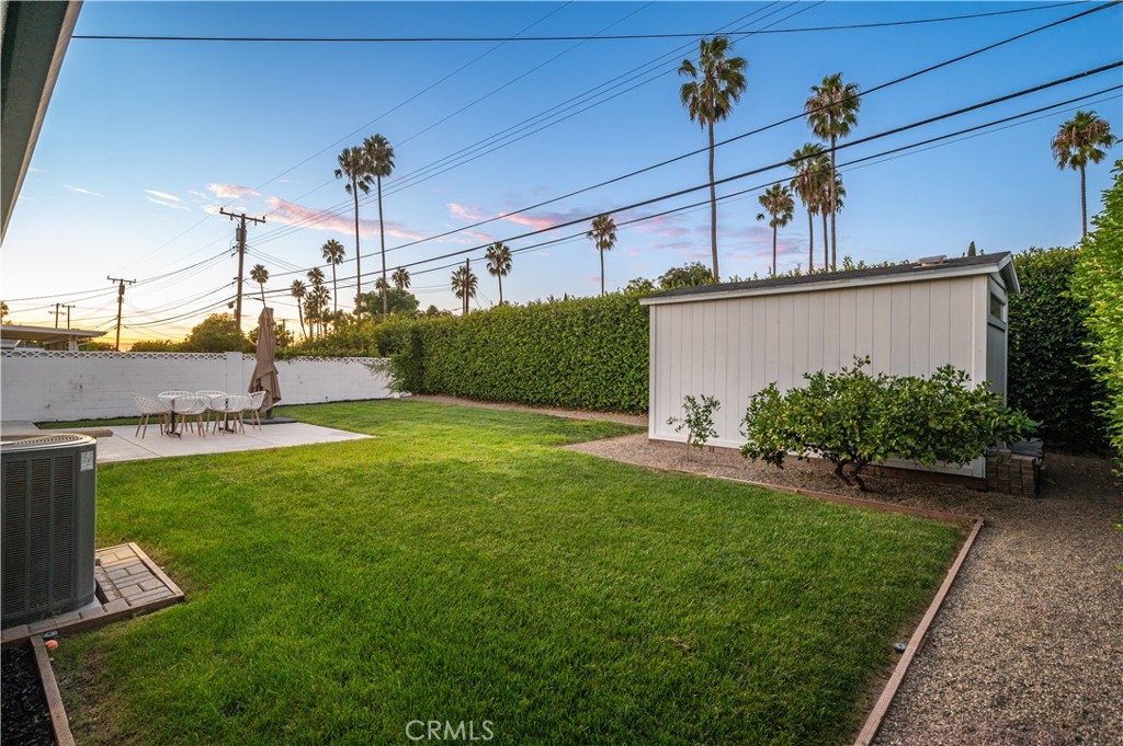 2533 W Chanticleer
