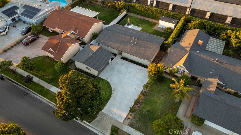 2533 W Chanticleer