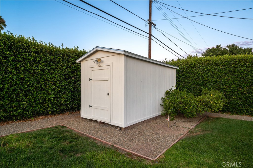 2533 W Chanticleer