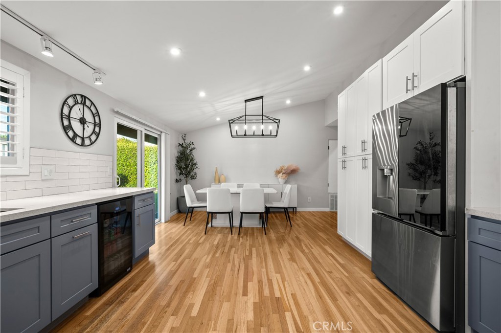 2533 W Chanticleer