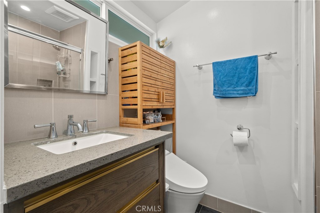 2533 W Chanticleer