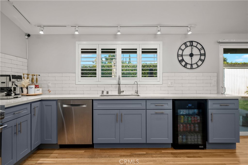 2533 W Chanticleer