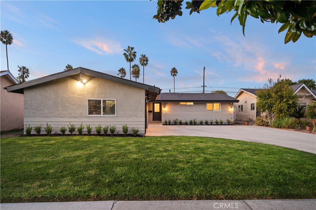 2533 W Chanticleer