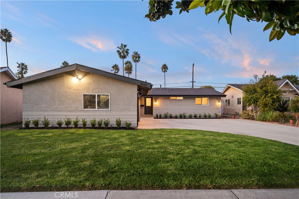 2533 W Chanticleer