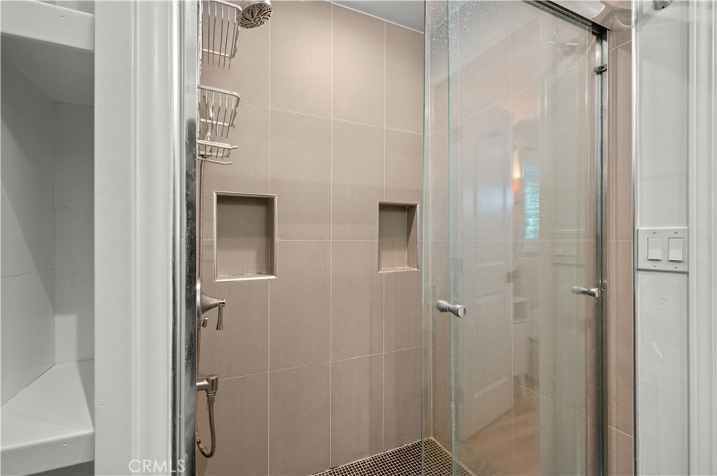 2533 W Chanticleer
