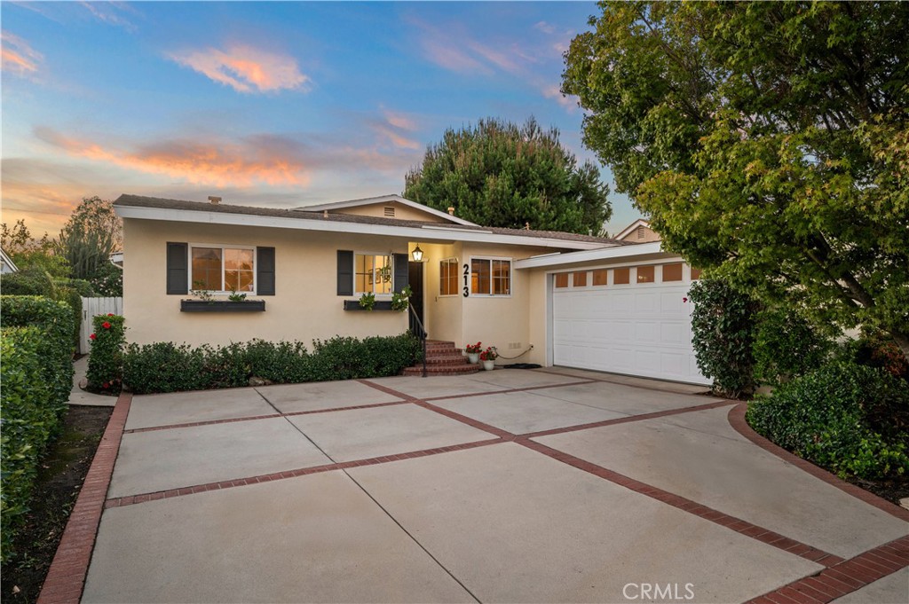 213 S Meadow