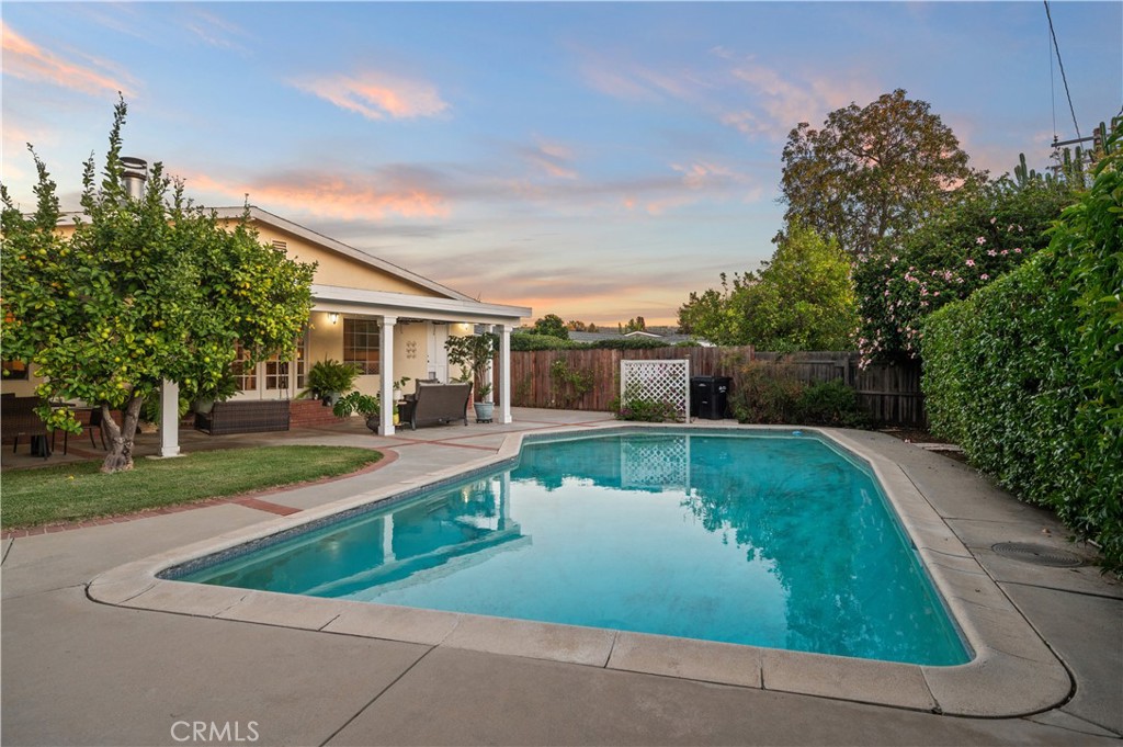 213 S Meadow