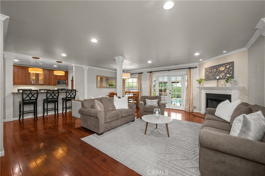 213 S Meadow