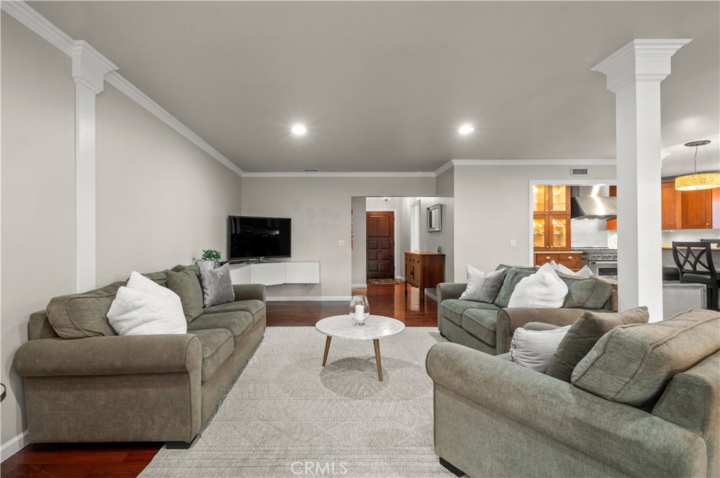 213 S Meadow