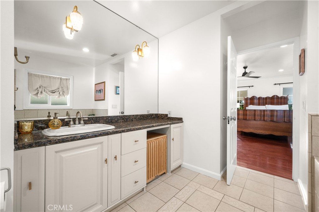 213 S Meadow