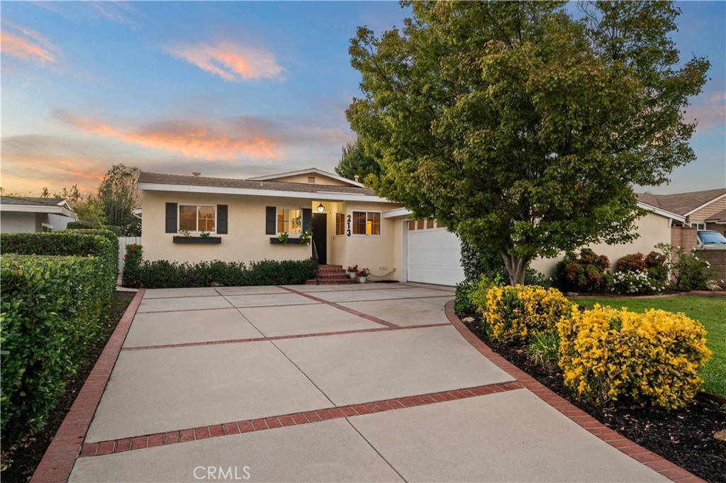 213 S Meadow