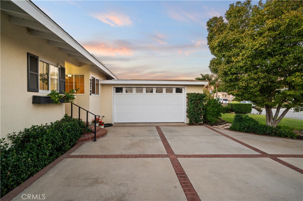 213 S Meadow